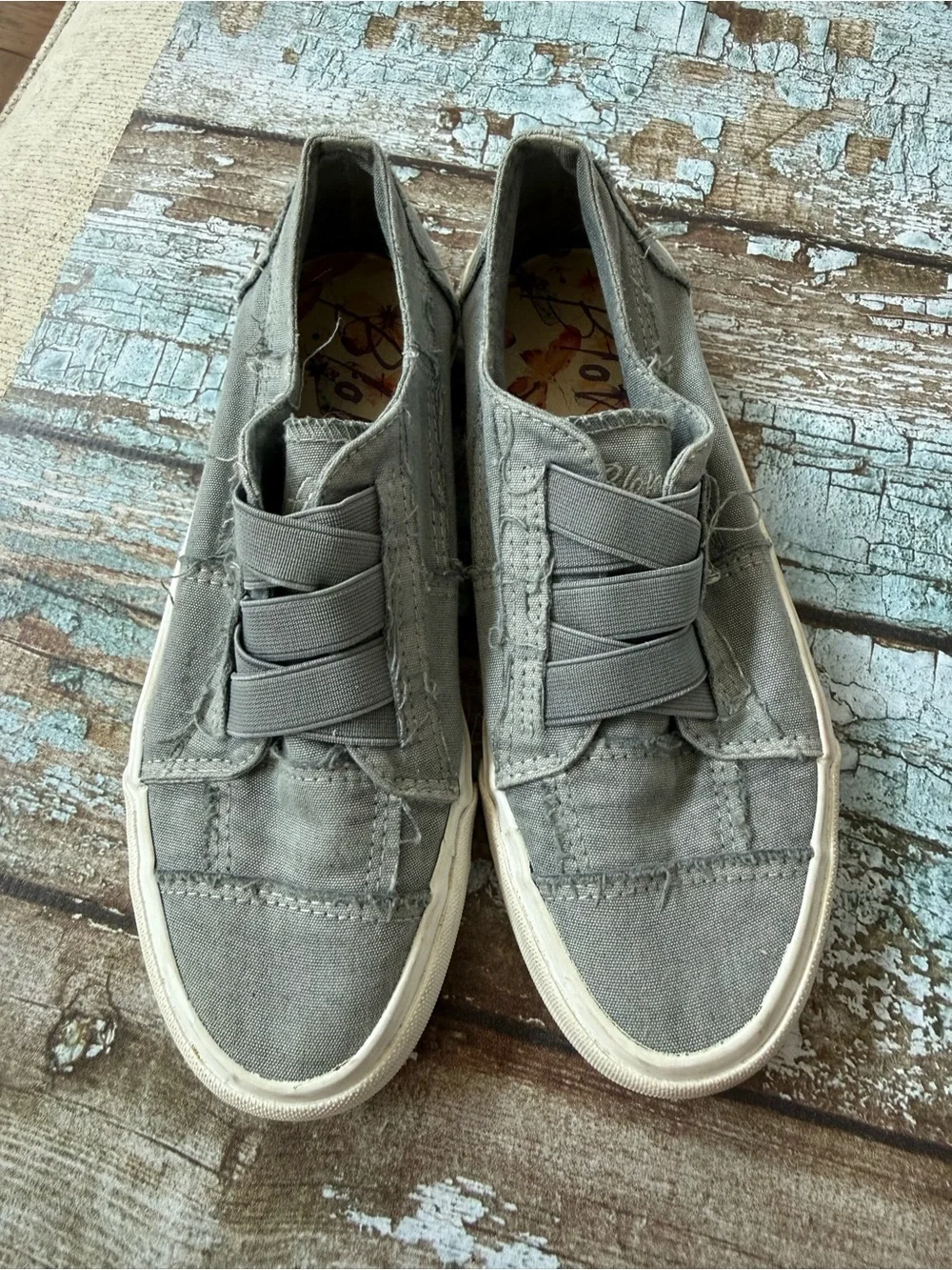 Casual Women's Slip-On Sneakers in Gray size 6.5